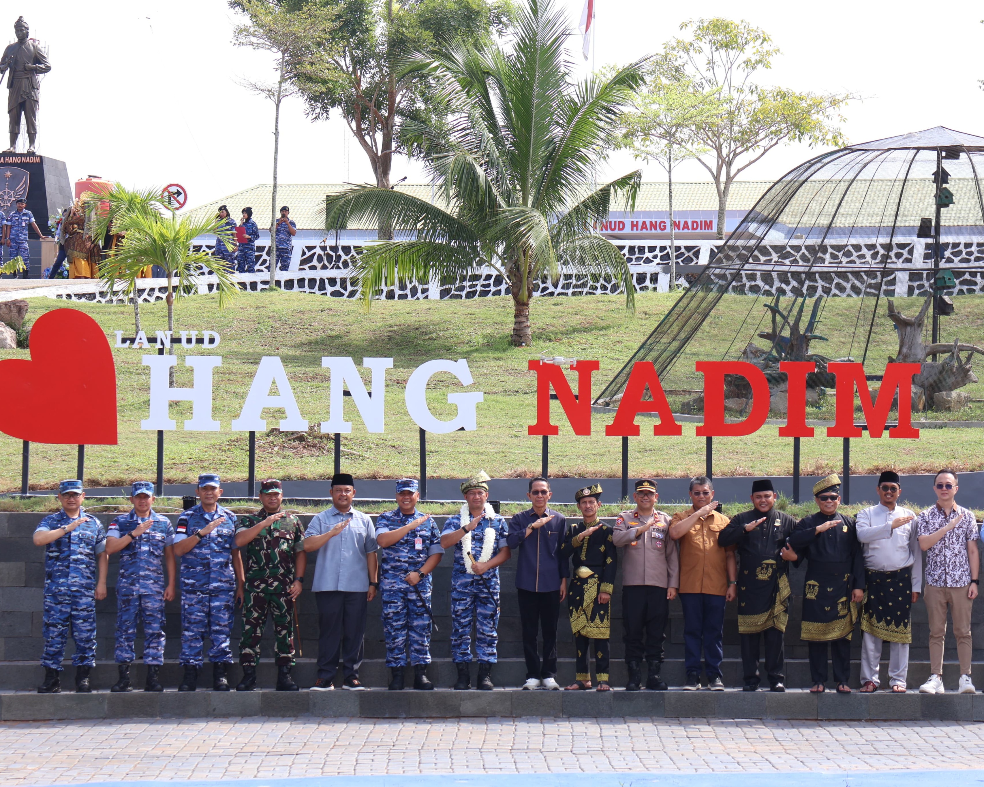 Pangkodau I Resmikan Patung Kstaria Hang Nadim di Lanud Hang Nadim