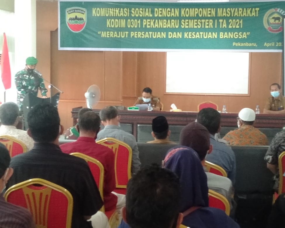 Pasi Intel Kodim 0301/PBR Hadir Serta Buka Kegiatan Komsos Dengan Komponen Masyarakat Kodim 0301/PBR Semester I TA 2021, 'Merajut Persatuan dan Kesatuan Bangsa' di Aula Kantor Camat Sail