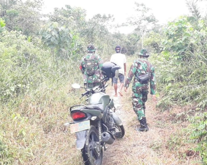Babinsa Kodim 0301/PBR Gelar Sosialisasi dan Patroli Pengawasan Wilayah Dari Karhutla