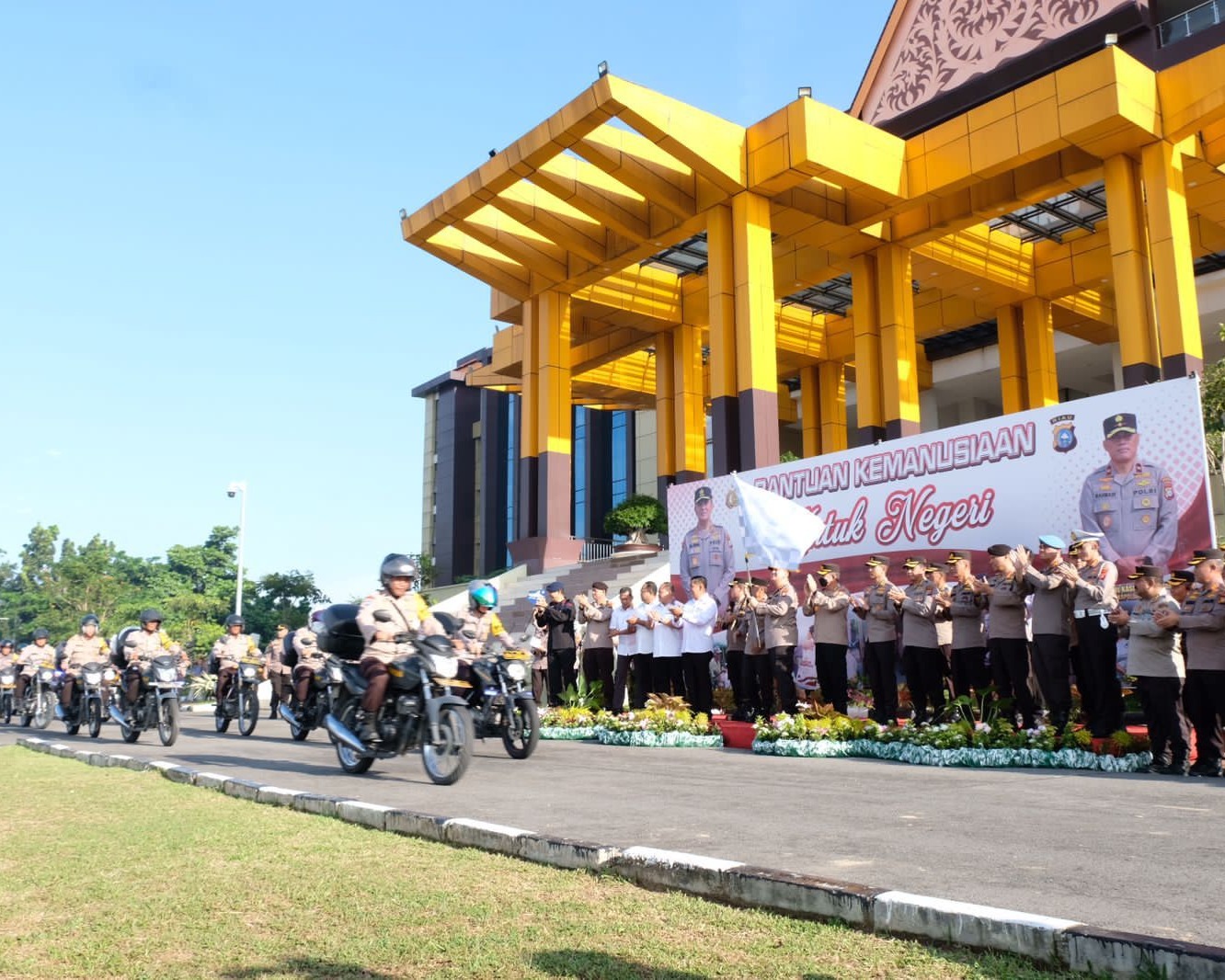 Lepas Pendistribusian ‘Bantuan Kemanusiaan Untuk Negeri’, Kapolda Riau Irjen Pol M. Iqbal: Bantuan Harus Tepat Sasaran