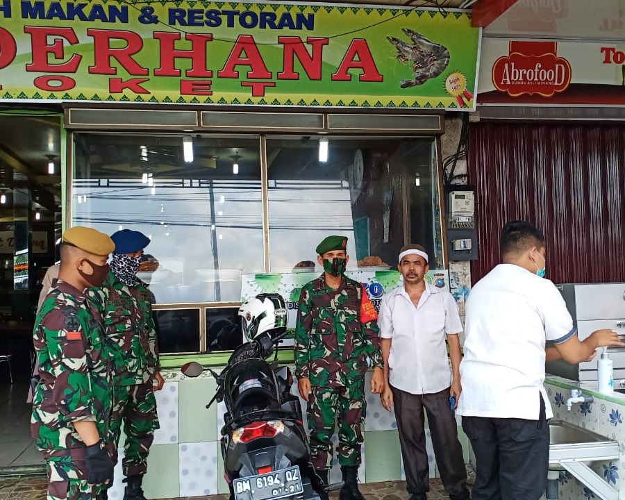 Pasiops Kodim 0301/Pekanbaru Lakukan Peninjauan Penegakan Protokol Kesehatan di Tempat Fasilitas Umum