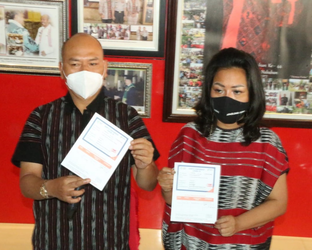 Bupati Taput Terima Suntikan Perdana Vaksin Covid-19