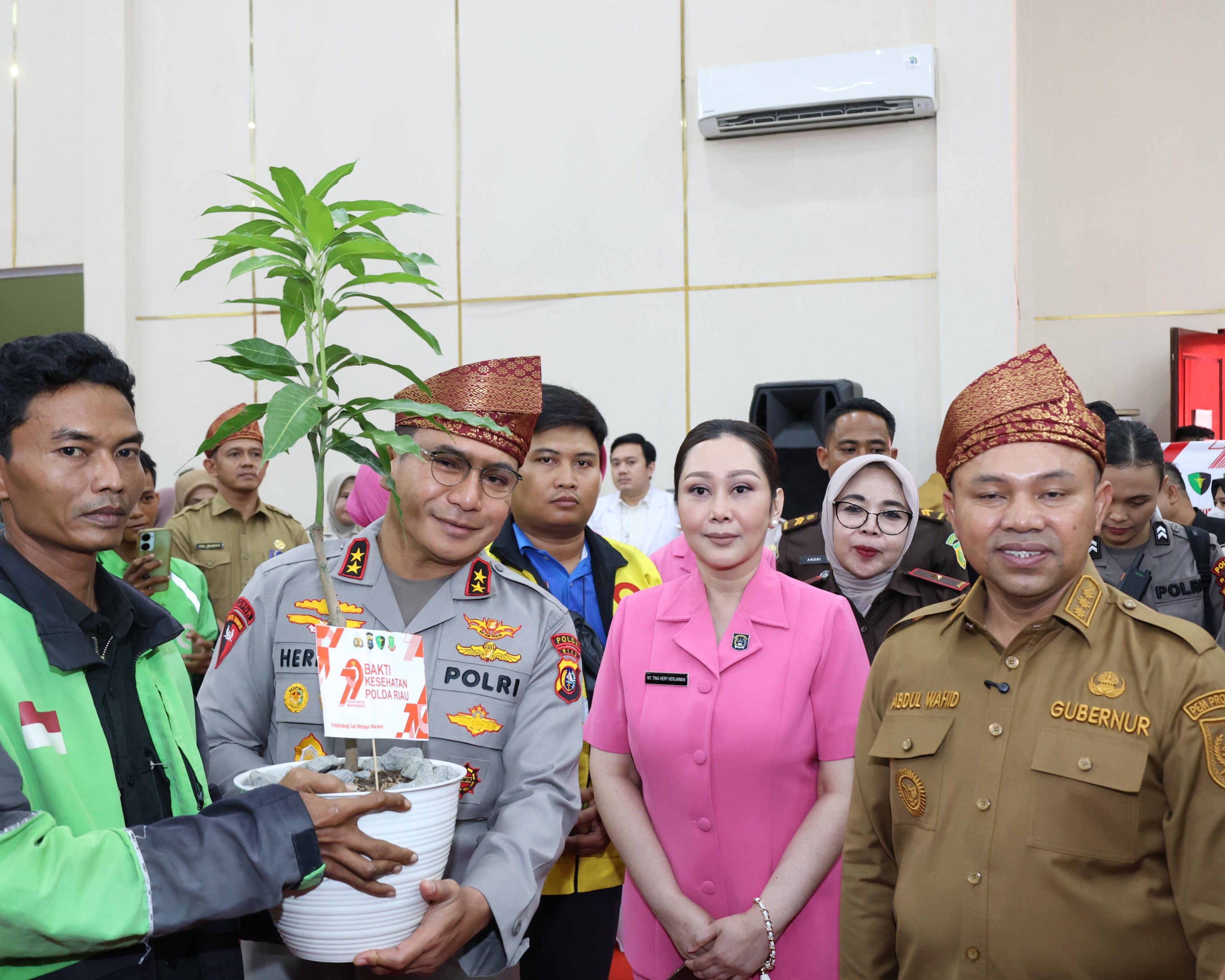 Polda Riau Gelar Bakti Kesehatan Dalam Rangka Menyambut HUT Bhayangkara Ke-79