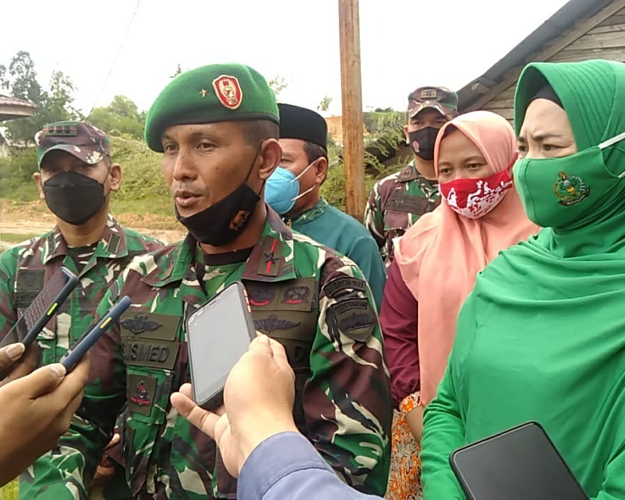 Dalam Giat Jumat Barokah, Dandim 0301/PBR Dampingi Danrem 031/WB Beserta Rombongan Datangi Dua Orang Anak Yang Tertimpa Musibah di Kecamatan Tenayan Raya