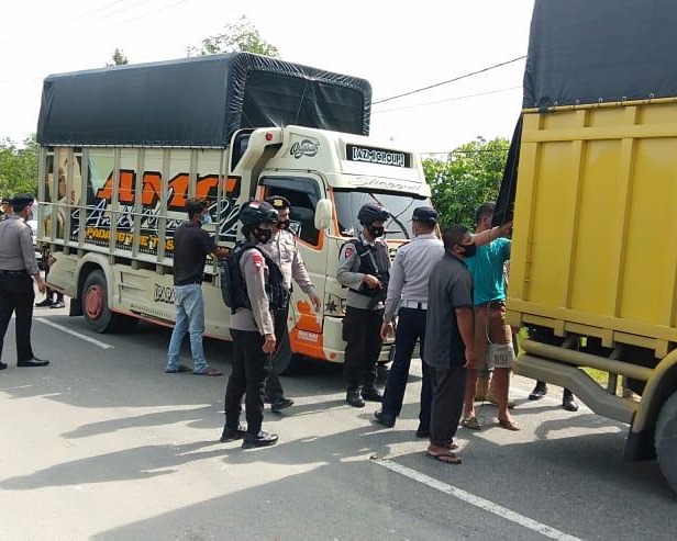 Sebanyak 110 Personel Brimob Polda Riau Dturunkan Untuk Perketat Posko Perbatasan Antar Provinsi