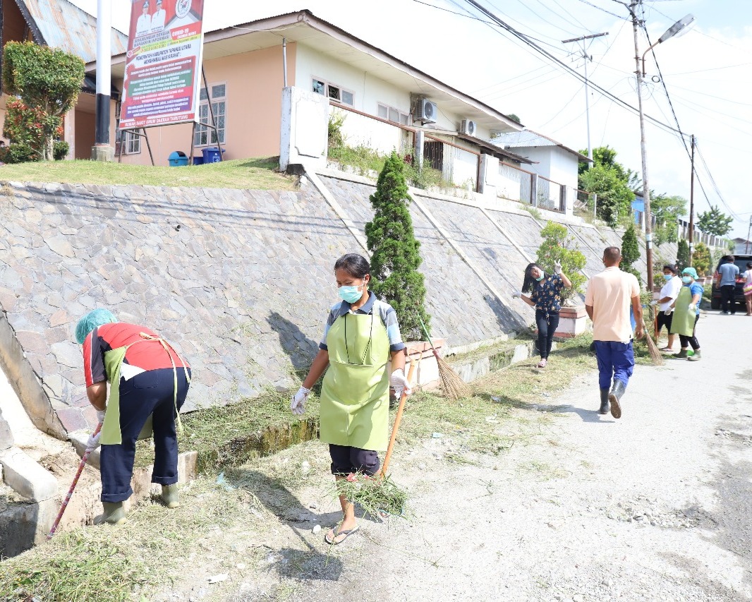 Memasuki Tatanan Kehidupan Baru, Bupati Taput Ajak Seluruh PNS Terapkan PHBS Melalui Gotong Royong