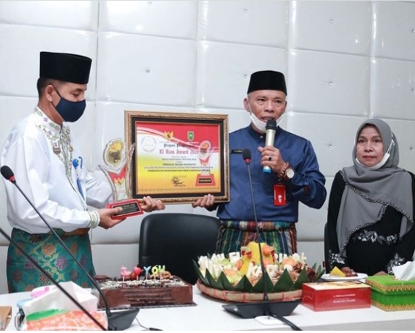 Dalam Acara KI Riau Award 2020, Dinas Pendidikan Provinsi Riau Berhasil Meraih Juara Tiga Kategori OPD Terbaik