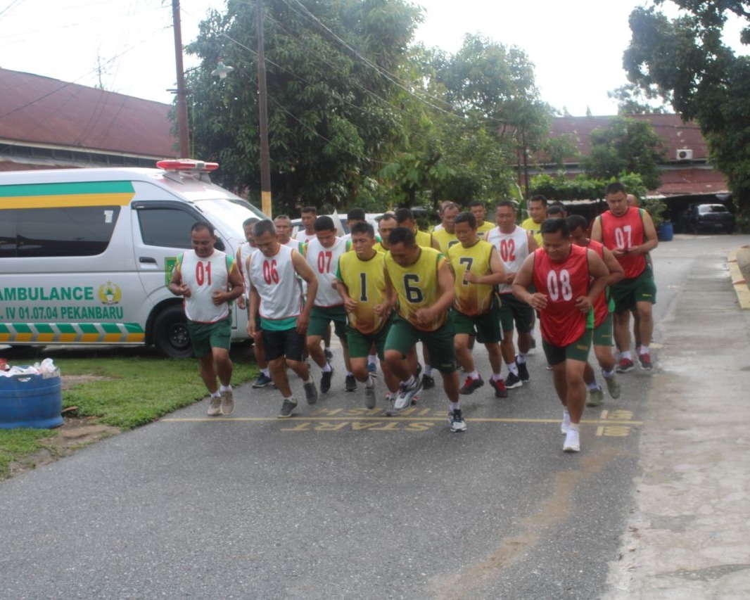 Tingkatkan Kemampuan Fisik Prajurit, Kodim 0301/PBR Laksanakan Samapta Periodik Semester II TA 2021