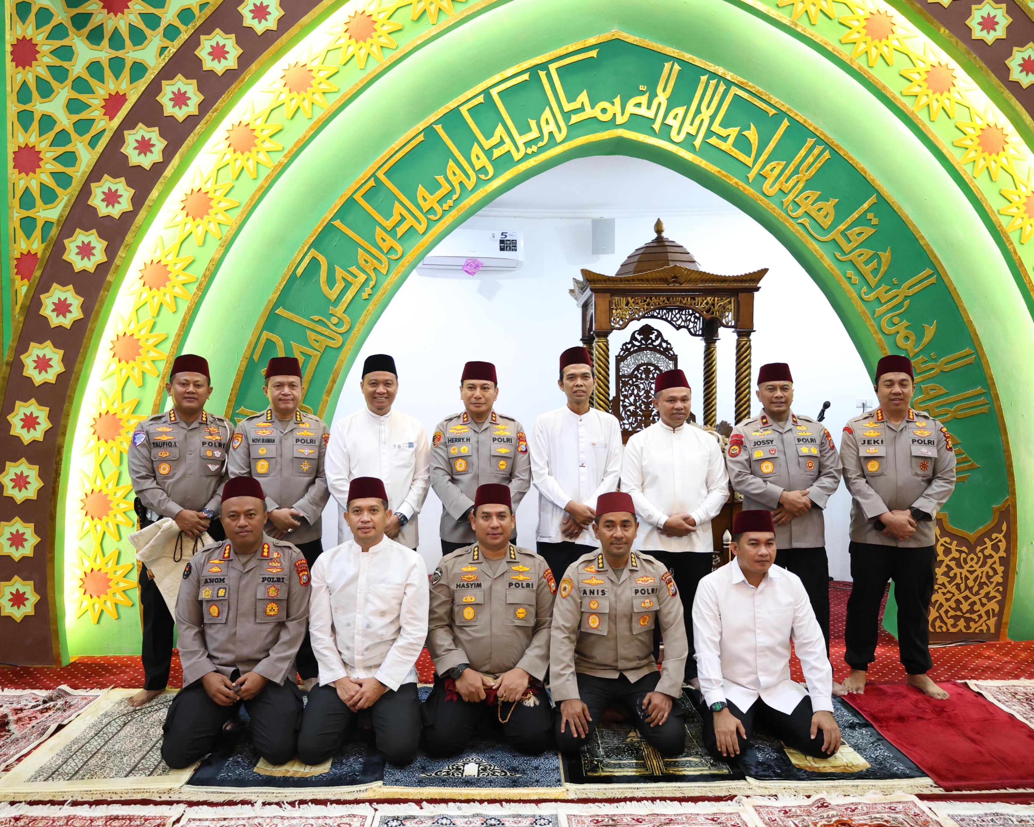 Polda Riau Gelar Kajian Subuh Ilmiah Bersama Ustad Abdul Somad dan Rocky Gerung