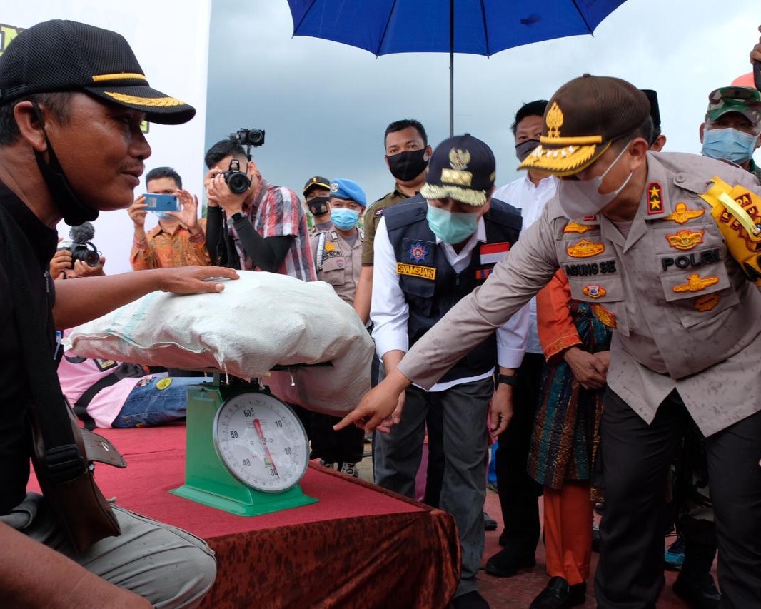 Selama 74 Hari Yang Lalu Tanam, Hari Ini Panen Raya Dalam Program Jaga Kampung, Kapolda Riau: Kita Ingin, Ini Tidak Berhenti Sampai Disini
