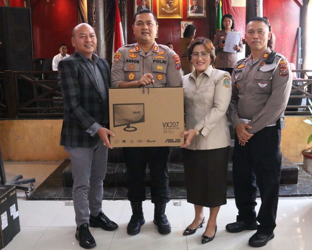 Bupati Taput Serahkan Bantuan Dana Hibah Dukung Penerapan Tilang ETLE