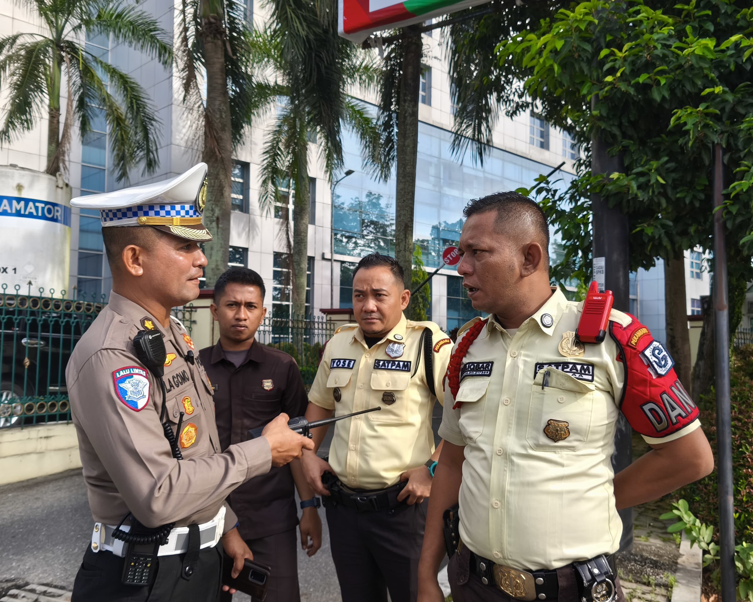 Puluhan Kendaraan Ditilang Karena Langgar Rambu Larangan Parkir di Depan RSUD Arifin Achmad Pekanbaru