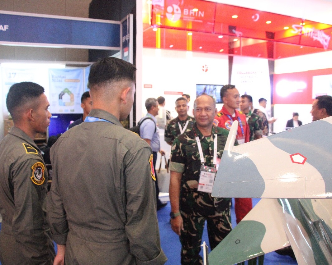 Indo Defence 2025 Expo dan Forum, Pangkoopsud I Tinjau Stand TNI AU