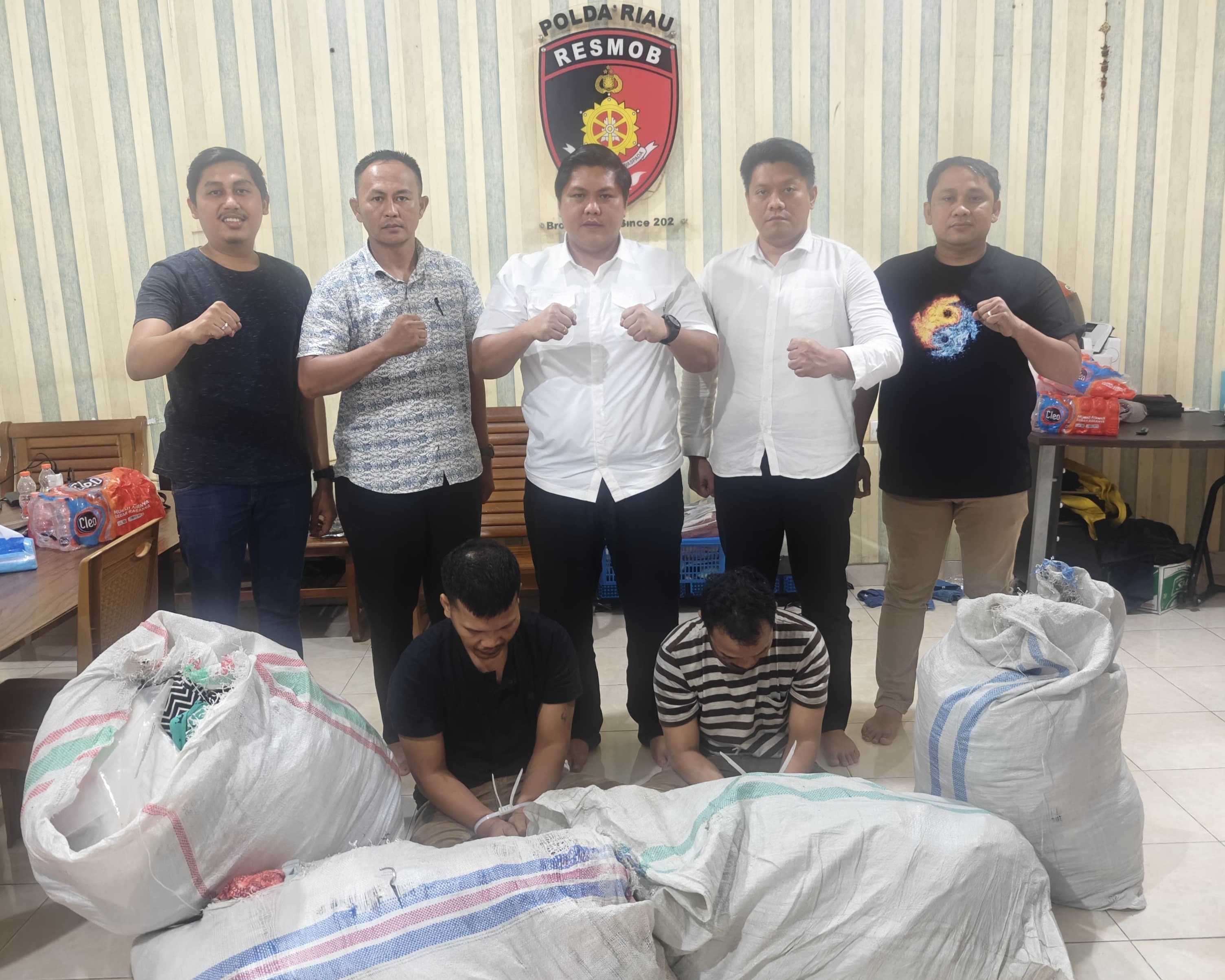 Ditreskrimum Polda Riau Berhasil Tangkap Pelaku Spesialis Pencurian Toko Baju Lintas Provinsi 27 TKP Dengan Kerugian Mencapai 2 Milyar Rupiah