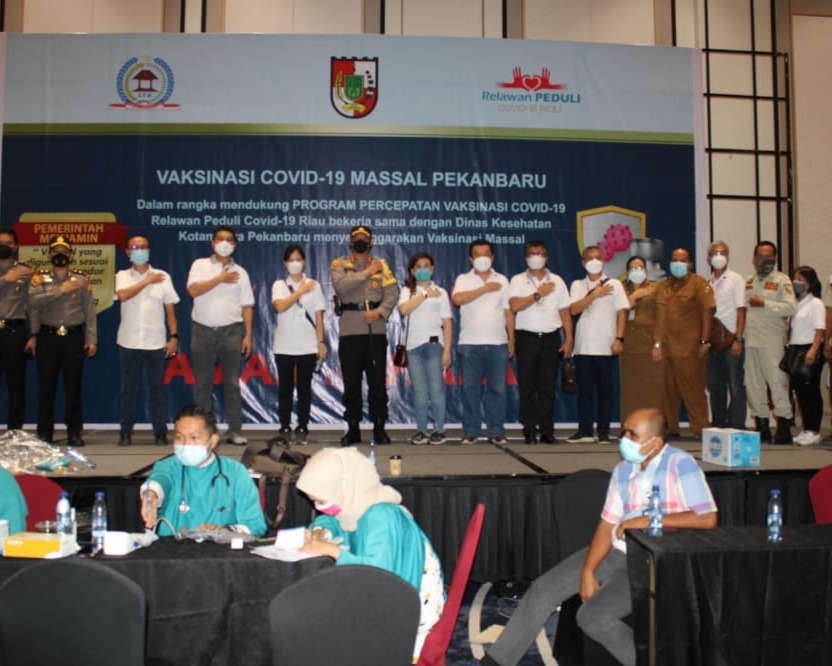 Kapolresta Pekanbaru Kunjungi Kegiatan Vaksinasi Covid-19 Secara Massal