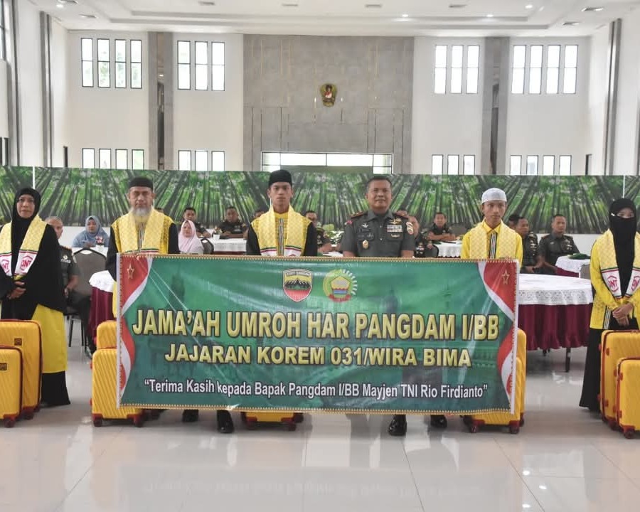 Danrem 031/WB Melepas Pemberangkatan Umroh HAR Pangdam Untuk Prajurit dan PNS TNI