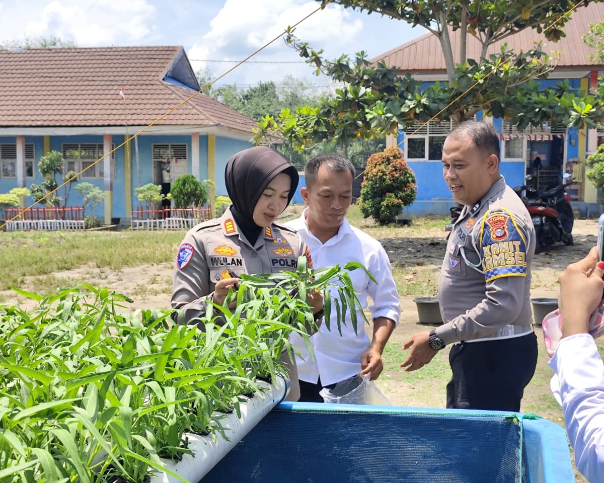 Polisi dan Pelajar Bersatu Jaga Bumi, Kasatlantas Polres Kampar Sambangi SMKN 1 Kuok, 'Green Policing' Jadi Jembatan Erat