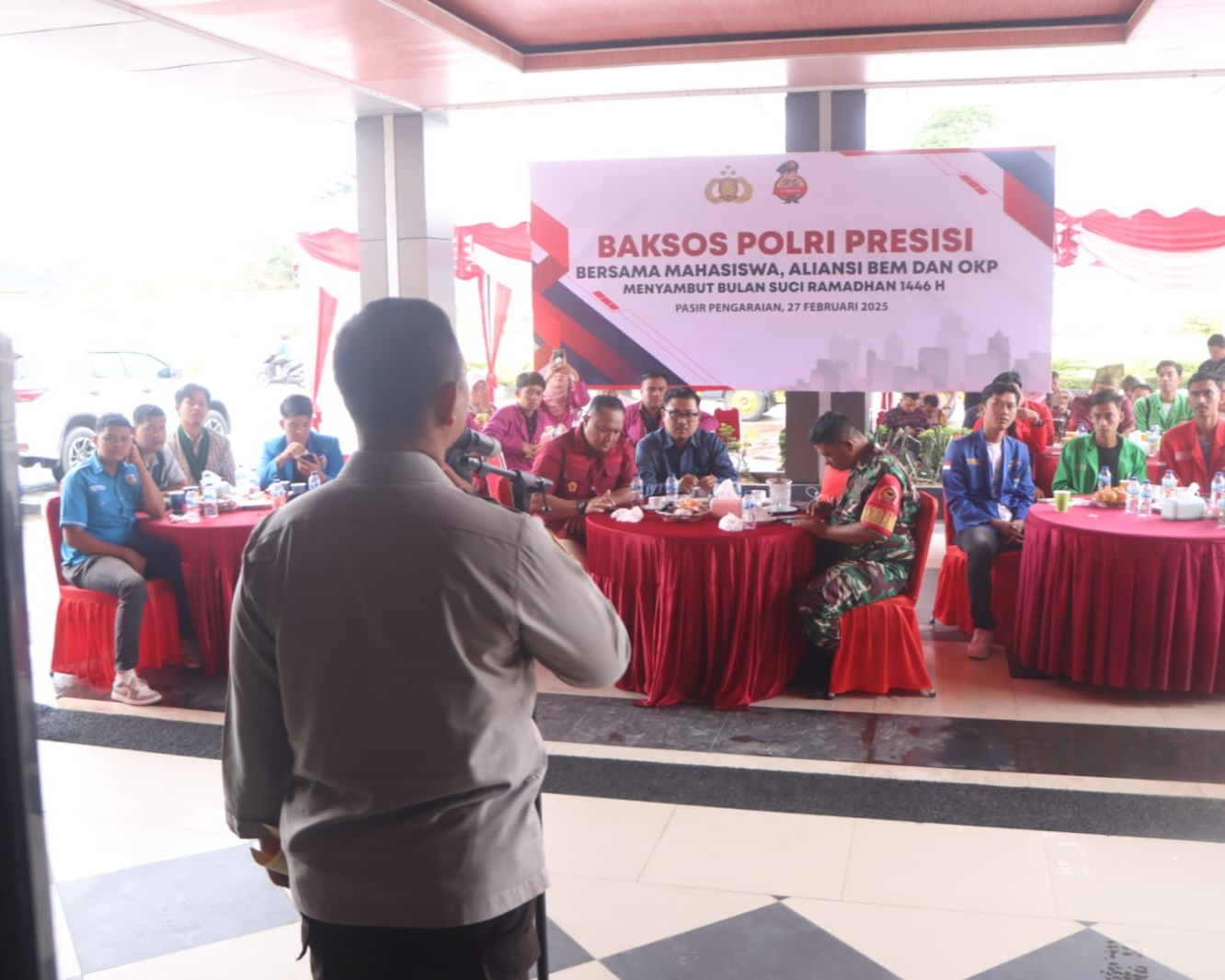 Kapolres Rohul AKBP Budi Setiyono Bersama Mahasiswa Dan OKP Gelar Bakti Sosial Sambut Bulan Suci Ramadan 1446 H