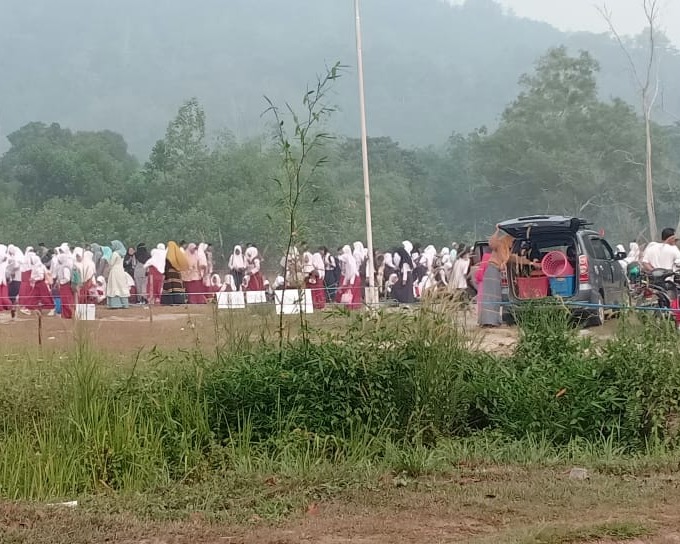 Warga Bukit Batu Kota Palangka Raya Melaksanakan Sholat Istisqo
