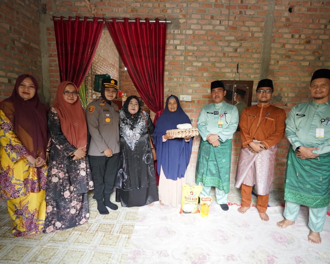 Polres Siak Gelar Jumat Berkah di Banjar Seminai, Wujud Kepedulian Dan Sinergi Di Hari Jadi Kabupaten Siak Ke-26