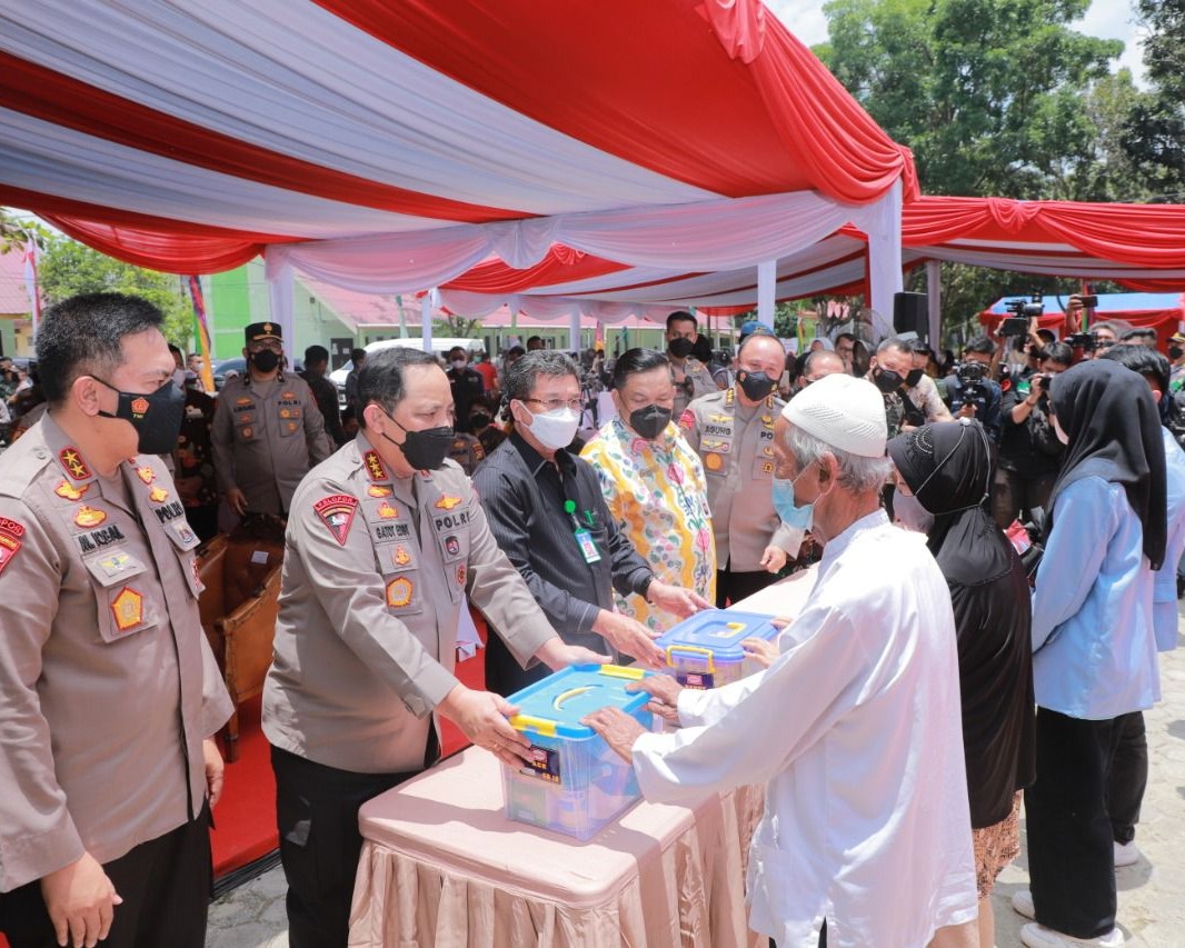 Wakapolri Beri Penghargaan Atas Pencapaian Vaksinasi Tertinggi Di Wilayah Hukum Polda Riau