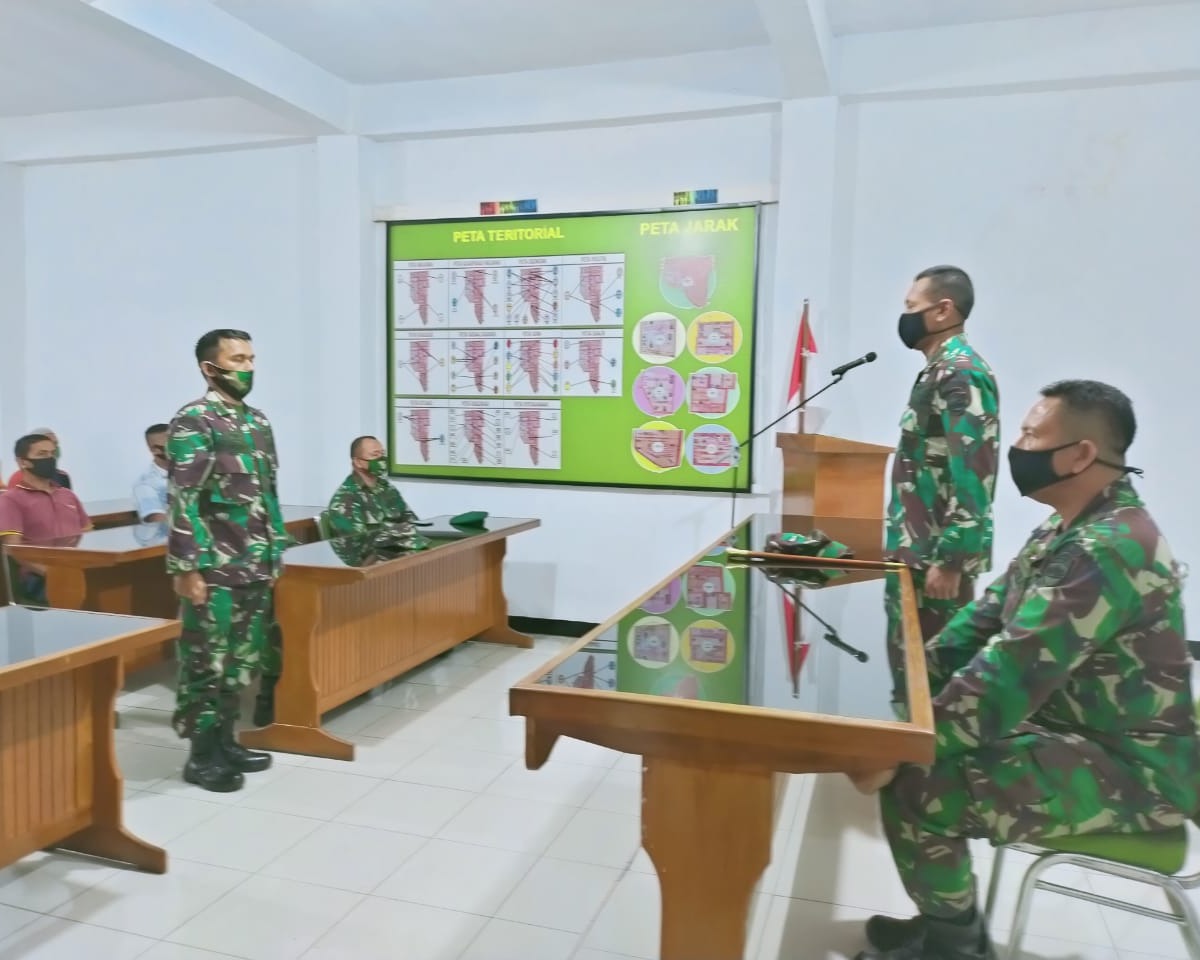Dandim 0301/PBR Berikan Pengarahan Sosialisasi Peta Jarak Jaring Teritorial Kepada Personil Serta Masyarakat di Koramil 02