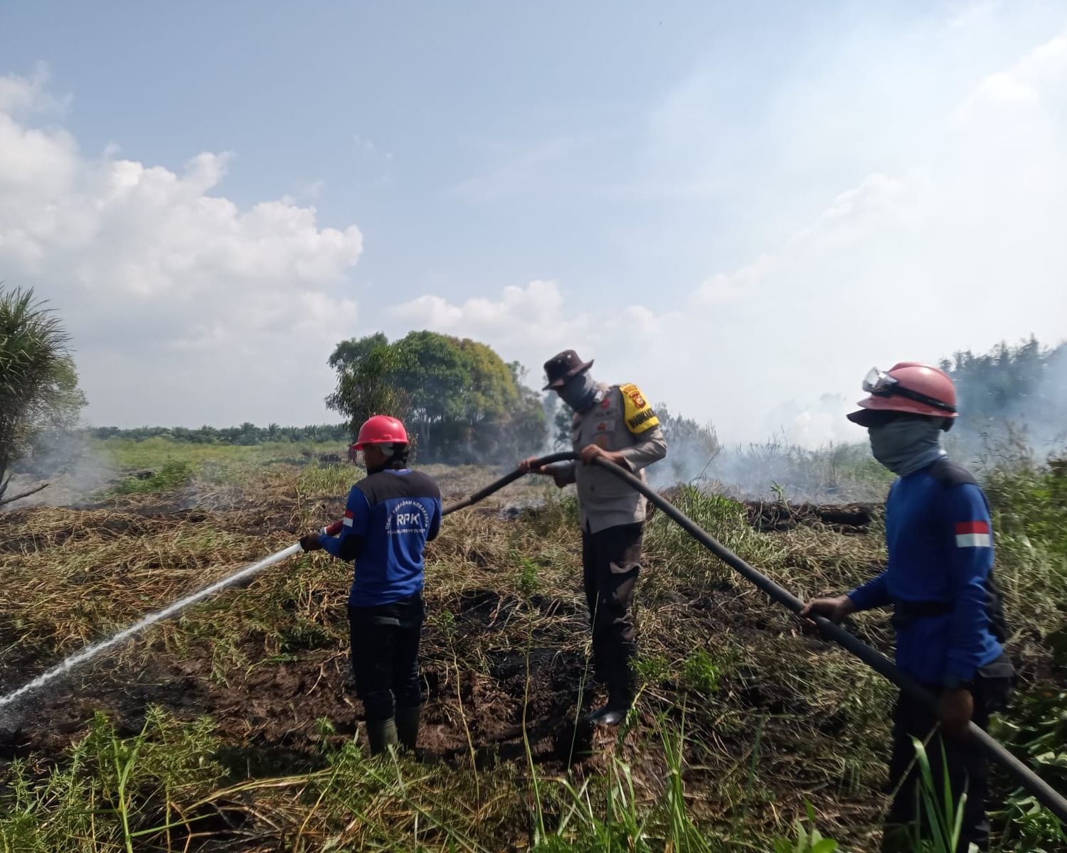 Kapolres Pelalawan, TNI dan RPK PT Pimpin Padamkan Karhutla 10 Hektar di Kerumutan, Water Bombing Diterjunkan