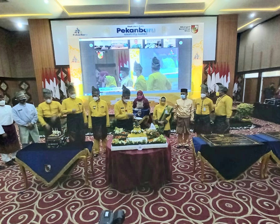 Kodim 0301/PBR Hadiri Hari Jadi Kota Pekanbaru Ke-237 Yang Digelar Secara Virtual di Aula Perkantoran Wali Kota Pekanbaru Tenayan Raya