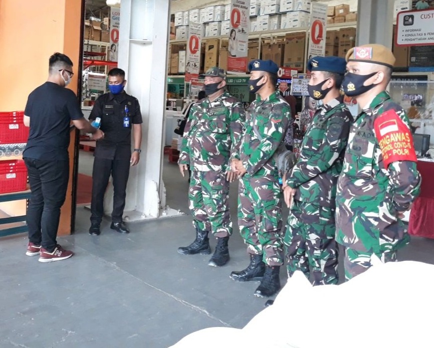 Babinsa Kodim 0301/PBR Selalu Bersinergi Berikan Himbauan Kepada Warga Untuk Patuhi 3M