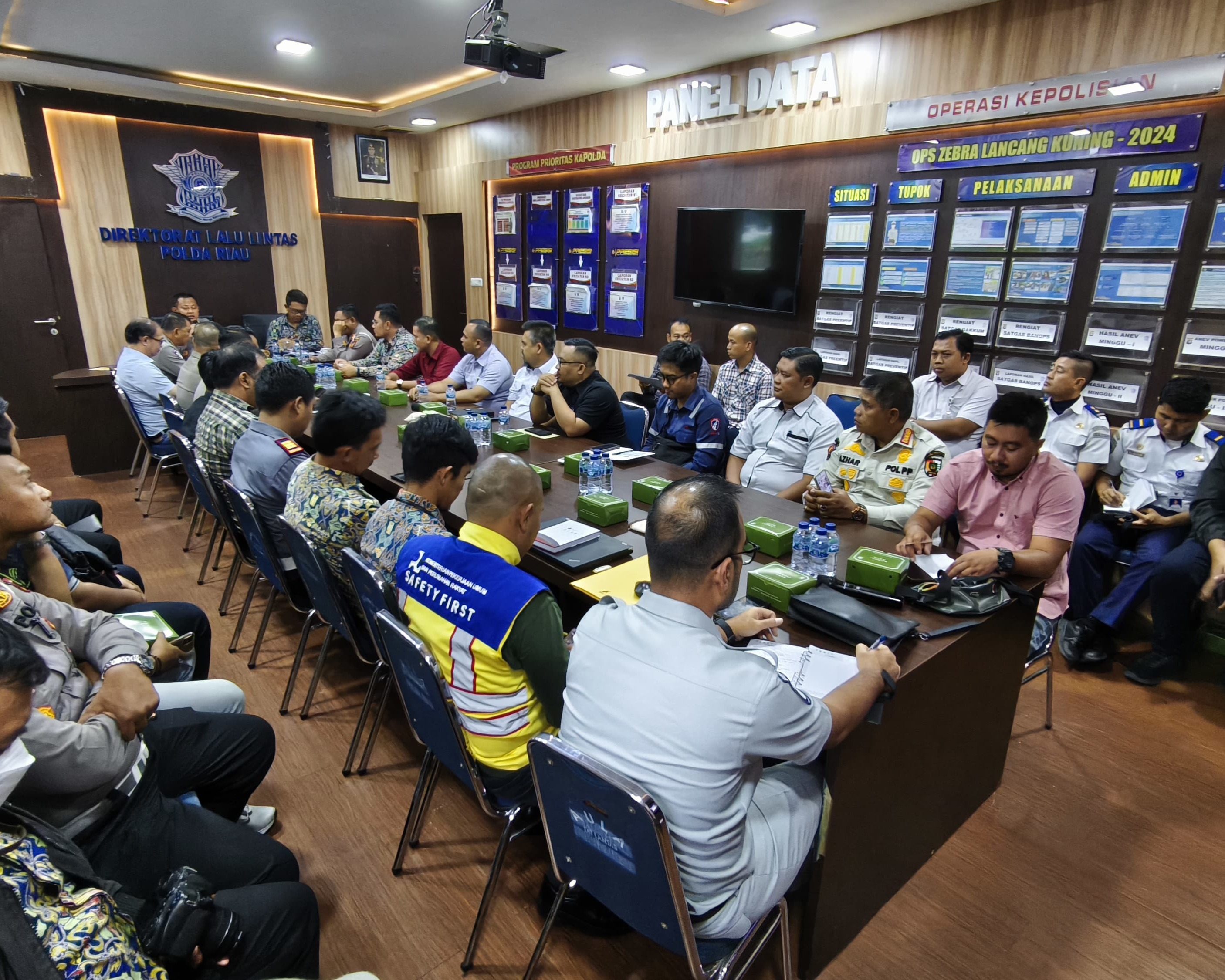 Jelang Hari Libur Panjang, Dirlantas Polda Riau Pimpin Rapat Forum LLAJ 2025