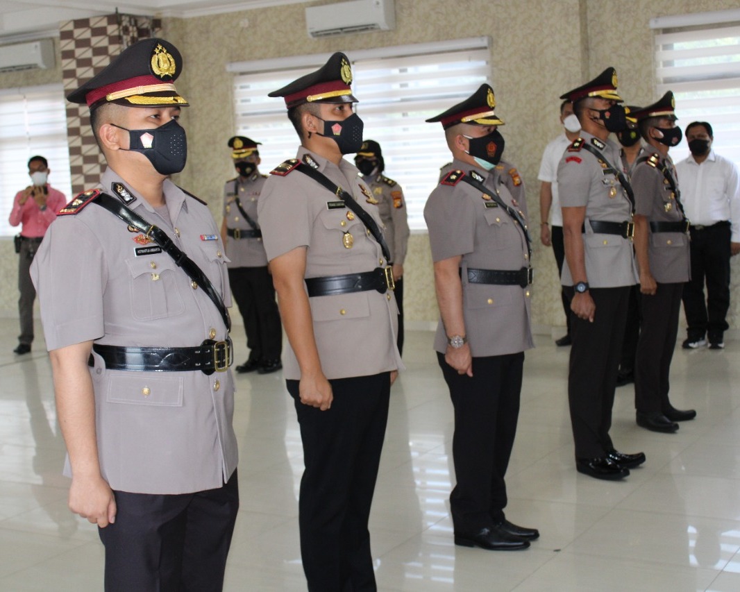 Kapolresta Pekanbaru Pimpin Upacara Sertijab Waka Polresta dan Kapolsek