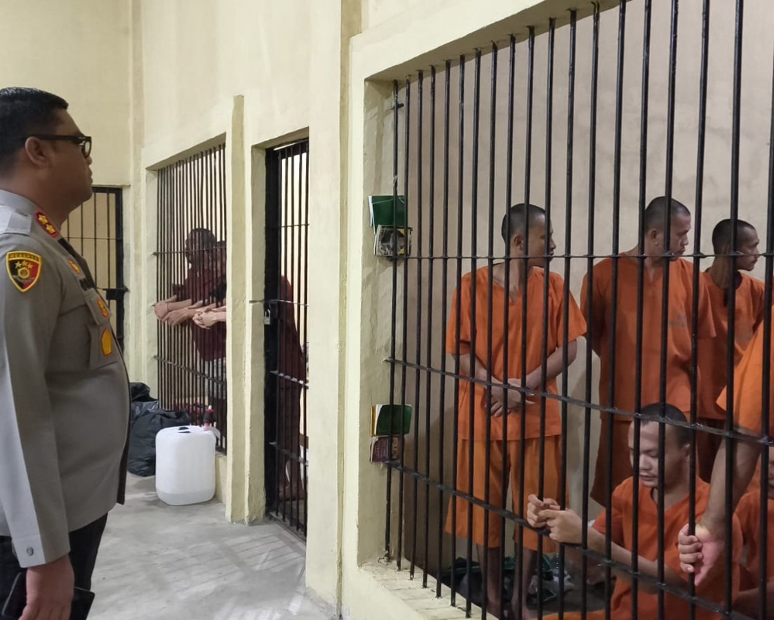 Kapolres Kampar 'Blusukan' Di Pagi Hari, Pastikan Tahanan Sehat, Petugas Siaga Jaga Keamanan