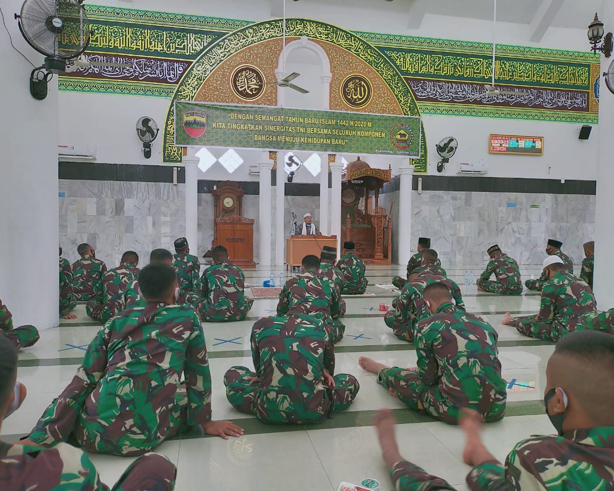 Dandim 0301/PBR Dampingi Danrem 031/WB Hadiri Kegiatan Tahun Baru Islam 1442 H/2020 H di Masjid Al-Mukhlisin Asrama Pancasila