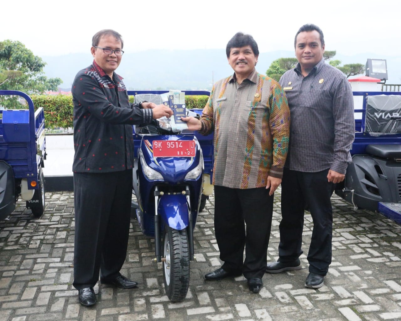 Pemkab Taput Merima Tiga Unit Becak Sampah Dari Pemprov Sumut