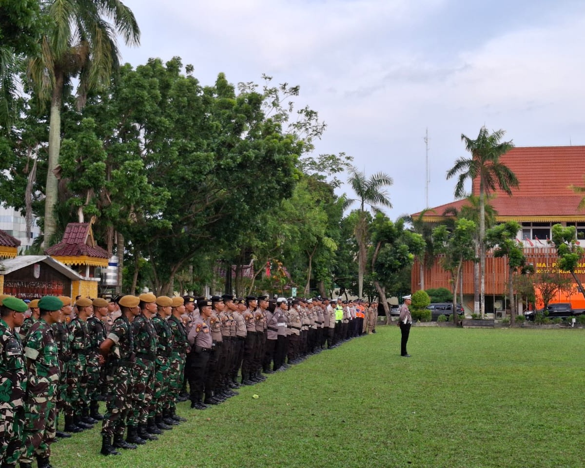 Kapolresta Pekanbaru Pimpin Apel Gelar Pasukan Dalam Rangka Pengamanan Presiden RI Ke Provinsi Riau