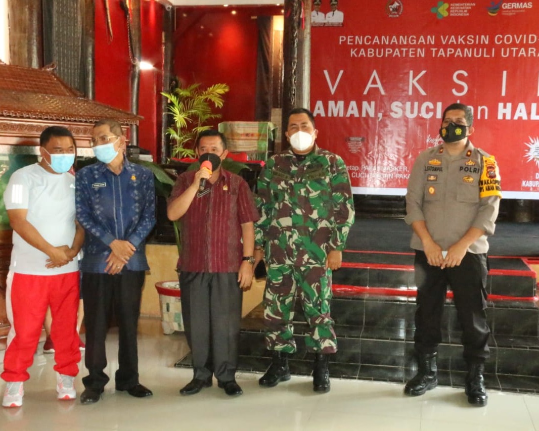 Bupati Taput Terima Suntikan Perdana Vaksin Covid-19