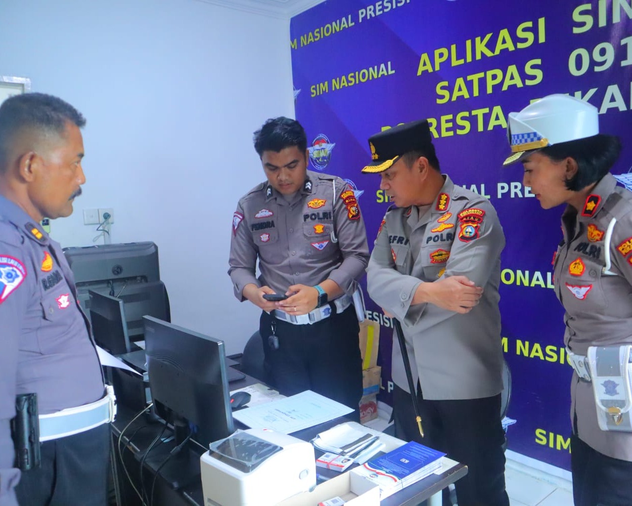 Kapolresta Tinjau Pelayanan Satpas 0914 SIM Polresta Pekanbaru