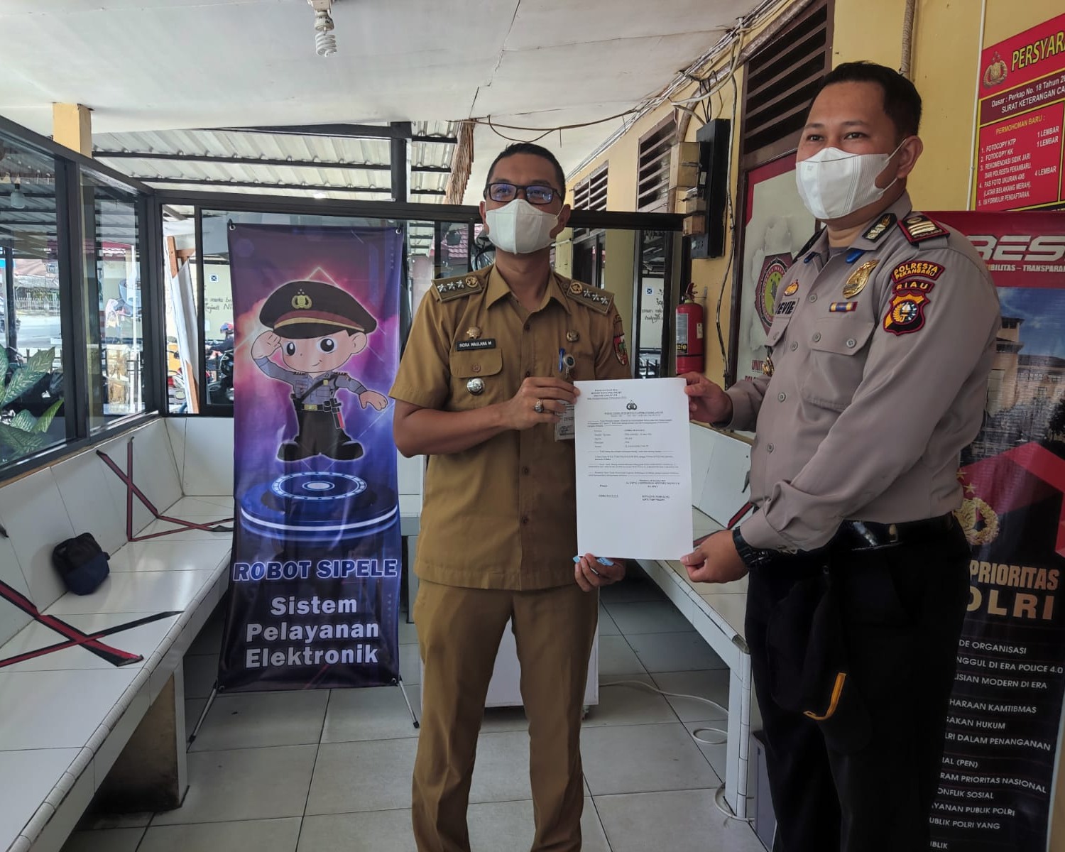 Camat Limapuluh Terkejut Melihat Pelayanan Polsek Limapuluh Menggunakan Artificial Intelligence (AI)