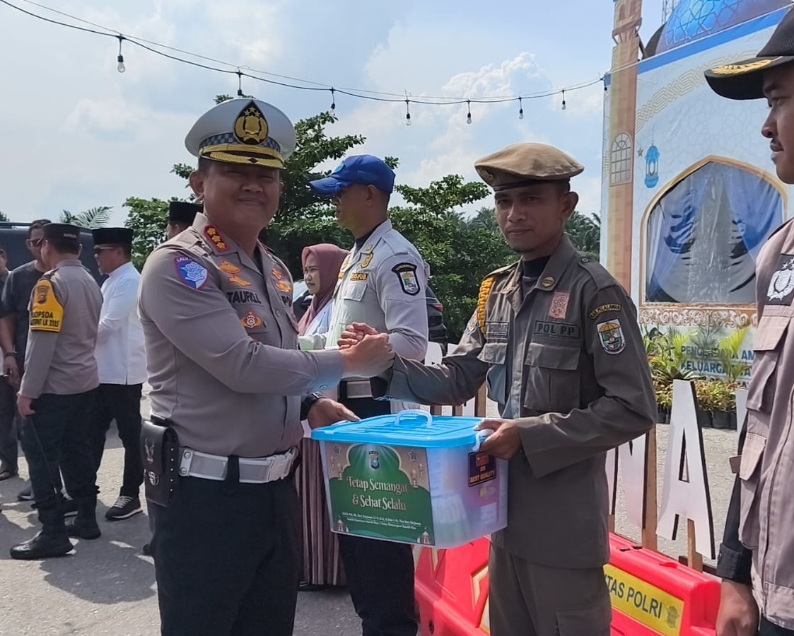 Dirlantas Dampingi Kapolda Riau Tinjau Pos Pam di Siak dan Pelalawan, Irjen Pol Herry, 'Pelayanan Kepada Masyarakat Harus Magnum Opus'