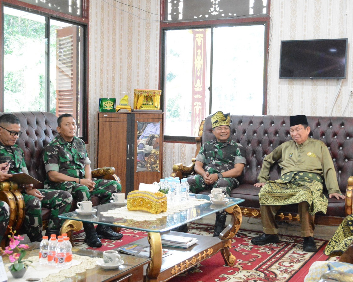 Datuk Seri H. Raja Marjohan Menyambut Hangat Kedatangan Danrem 031/Wira Bima di LAM Riau