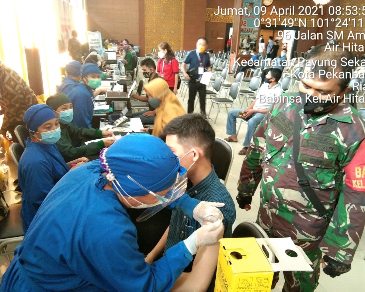 Babinsa Kodim 0301/PBR Laksanakan Monitoring Pelaksanaan Vaksinasi Massal Covid-19 di Hari Ke Tiga