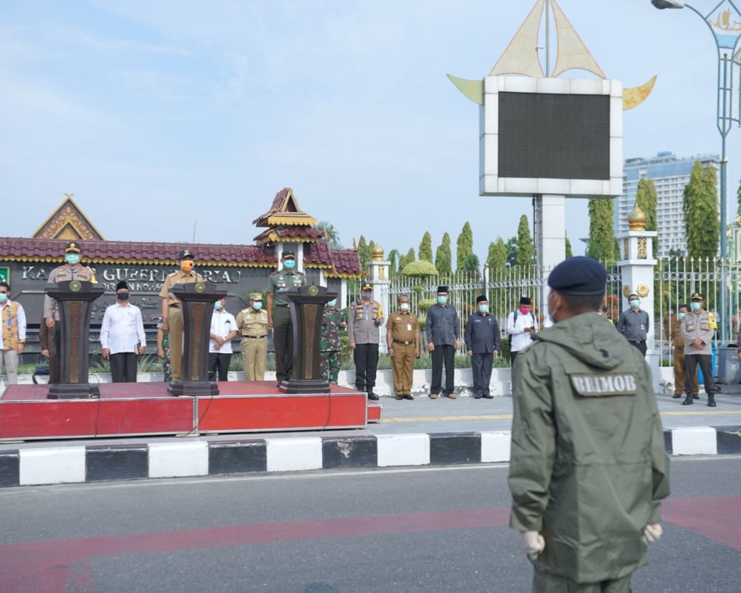 Gubri Pimpin Kegiatan Pelepasan Tim Penyemprotan Disinfektan Dalam Upaya Meminimalisir Penyebaran Covid-19