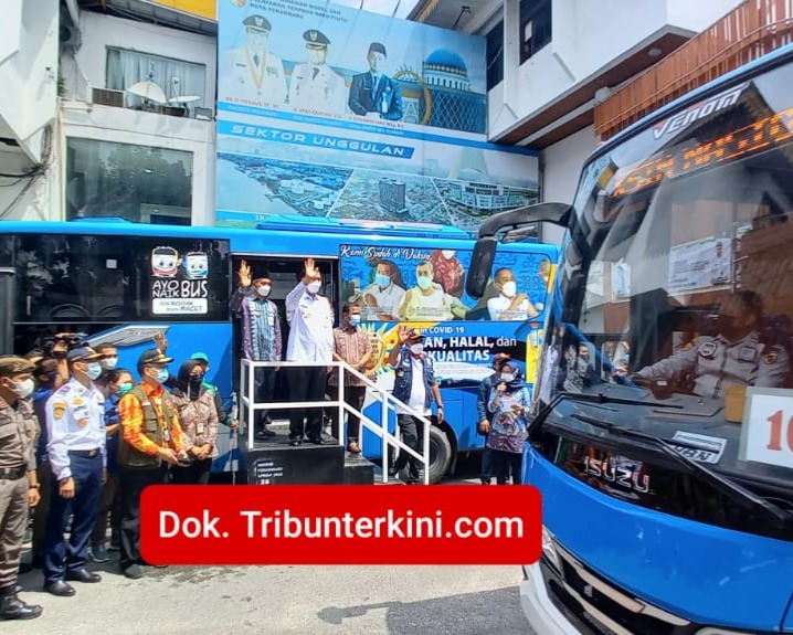 Dalam Upaya Menekan Penyebaran Covid-19, Wali Kota Pekanbaru Launching 5 Unit Bus Vaksinasi
