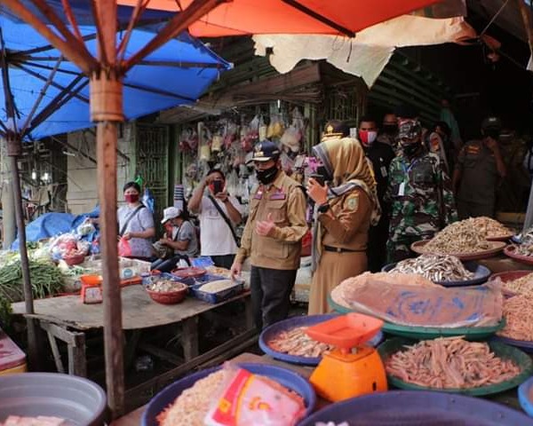 Penerapan New Normal, Gubri Meninjau Mall Bagan Batu dan Pasar Tradisional Pajak Lama