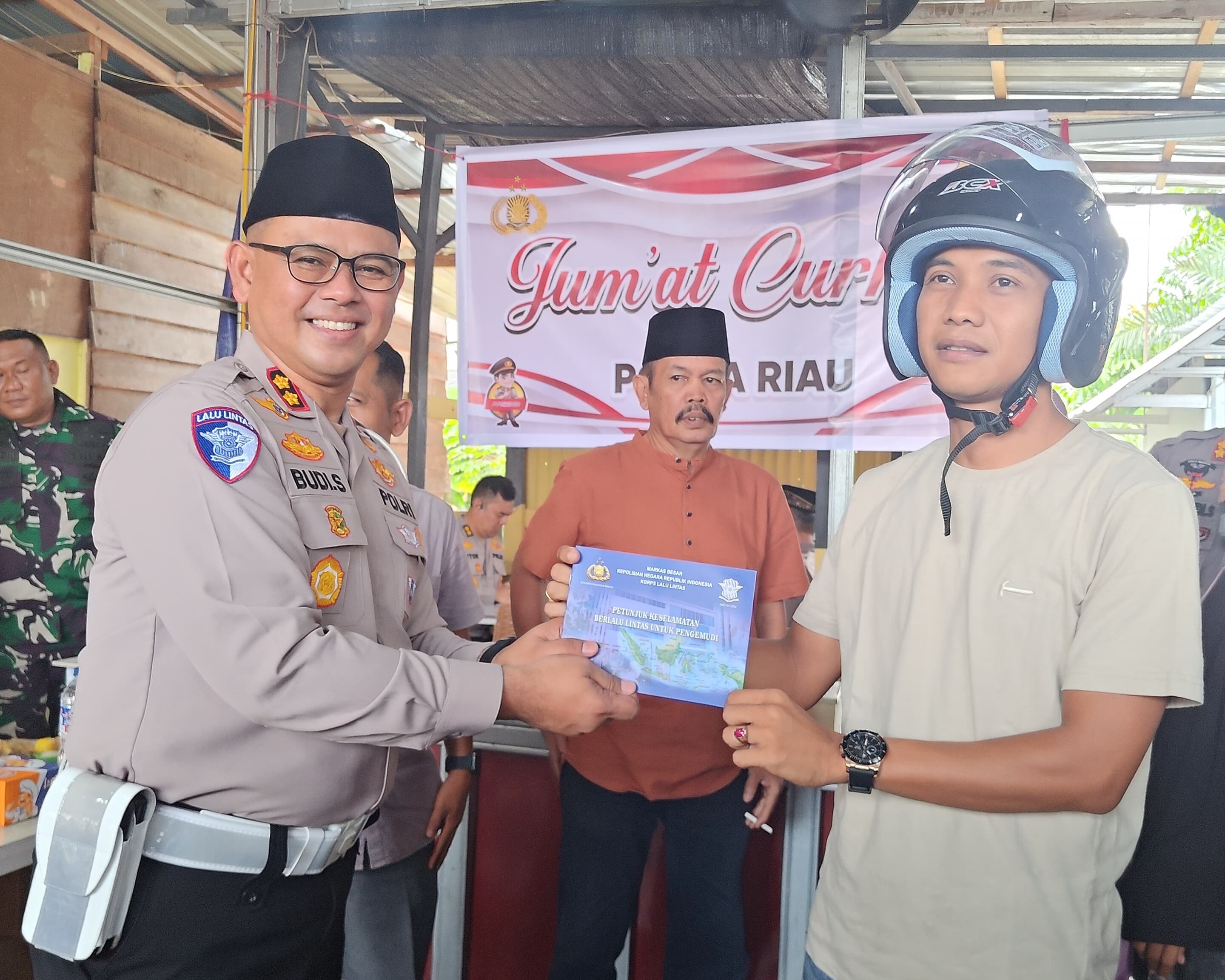 Tingginya Animo dan Antusias Warga Bina Widya Dalam Kegiatan Jumat Curhat