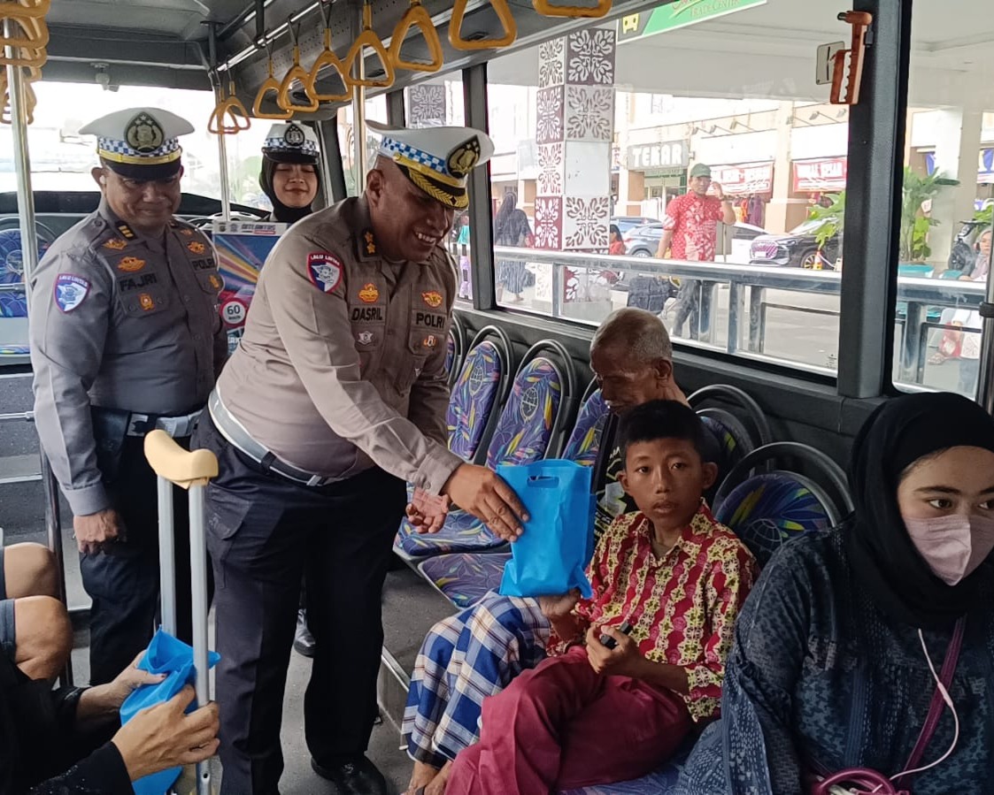 Ditlantas Polda Riau Gelar Program Polantas Menyapa Di HUT Lalu Lintas Ke-70