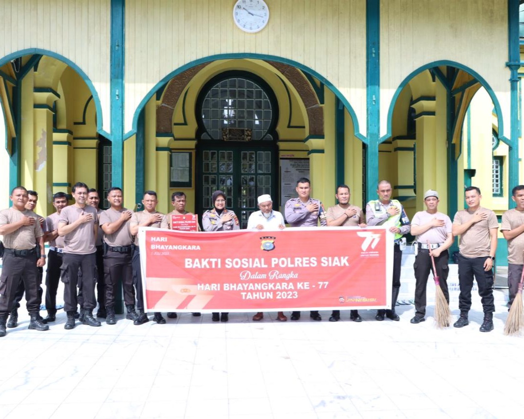 Sambut Hari Bhayangkara Ke-77, Polres Siak Gelar Bhakti Religi Serentak Bersih-Bersih Rumah Ibadah dan Bagikan 500 Paket Bansos