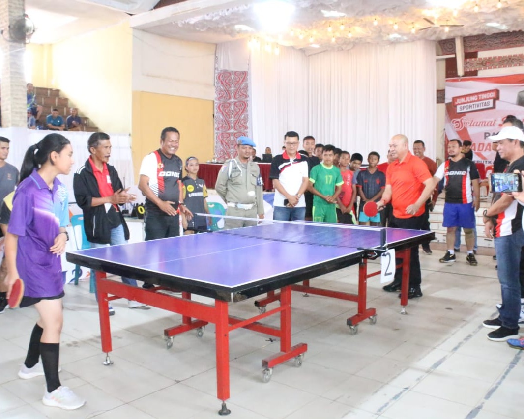 Bupati Taput Resmi Buka Turnamen Tenis Meja Soekarno Cup Se-Sumatera Utara