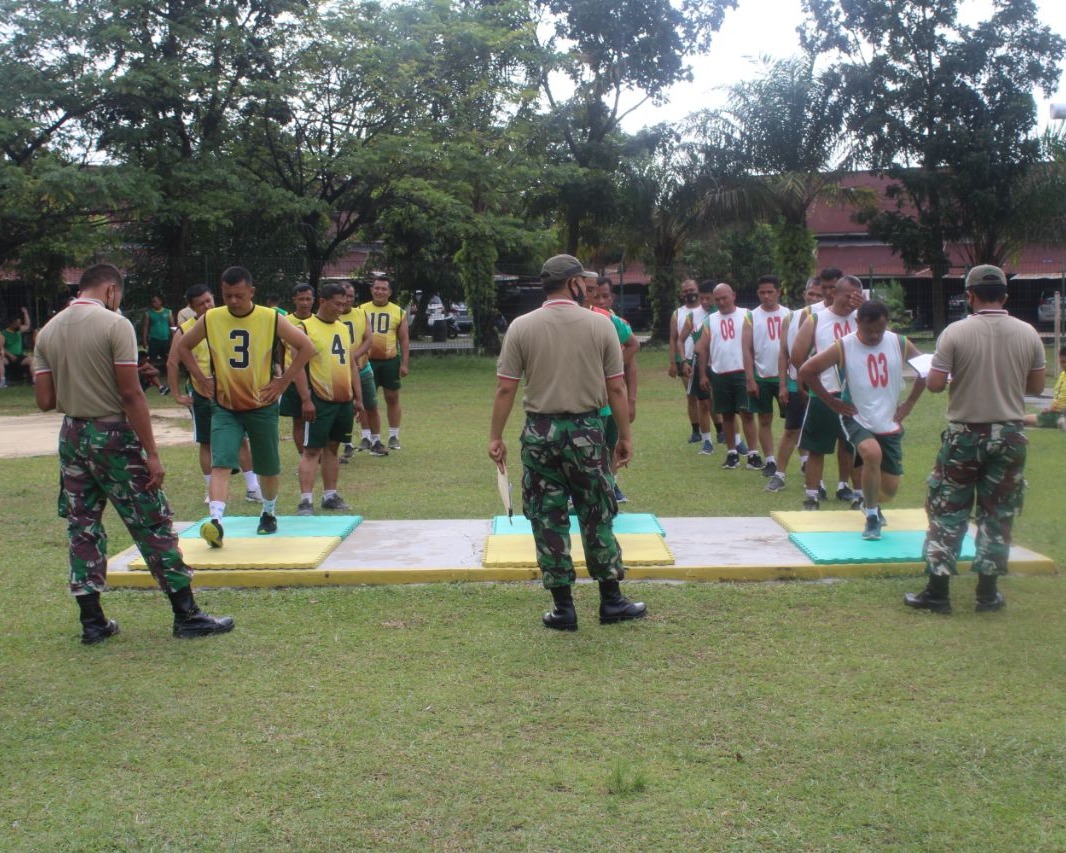 Tingkatkan Kemampuan Fisik Prajurit, Kodim 0301/PBR Laksanakan Samapta Periodik Semester II TA 2021
