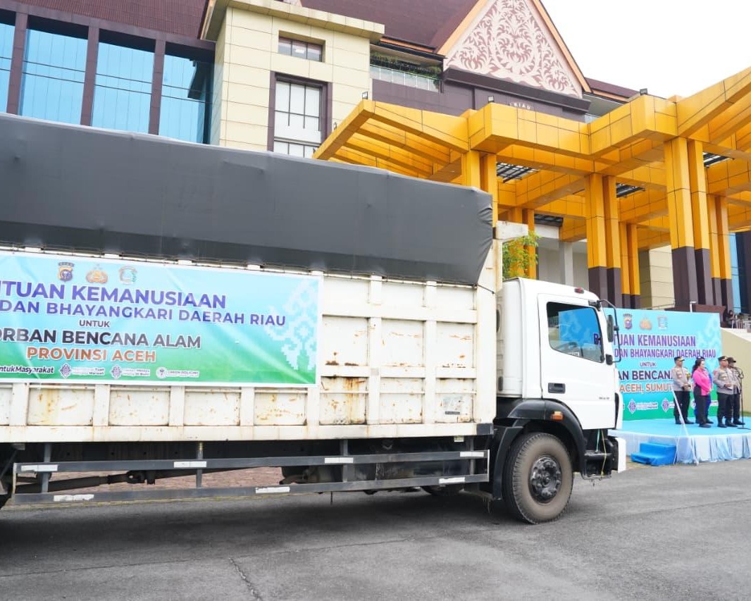 Polda Riau Kirim 6 Truk Bantuan Misi Kemanusiaan Di Aceh-Sumut-Sumbar